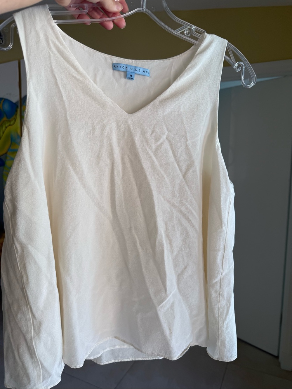 Antonio Melani Cream V-Neck Sleeveless Blouse M